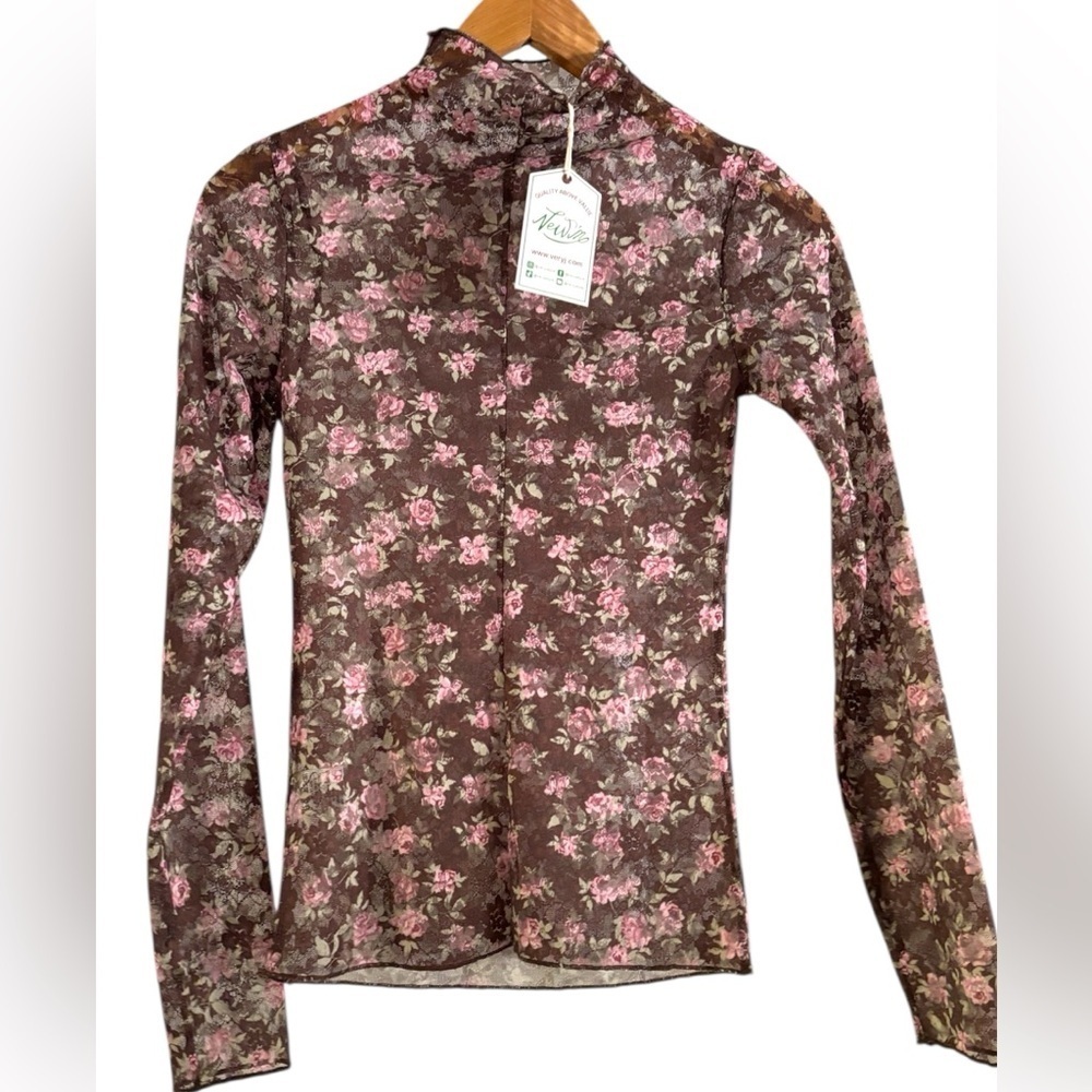 Very J Lace Mesh Floral Top NWT - Picture 2 of 3